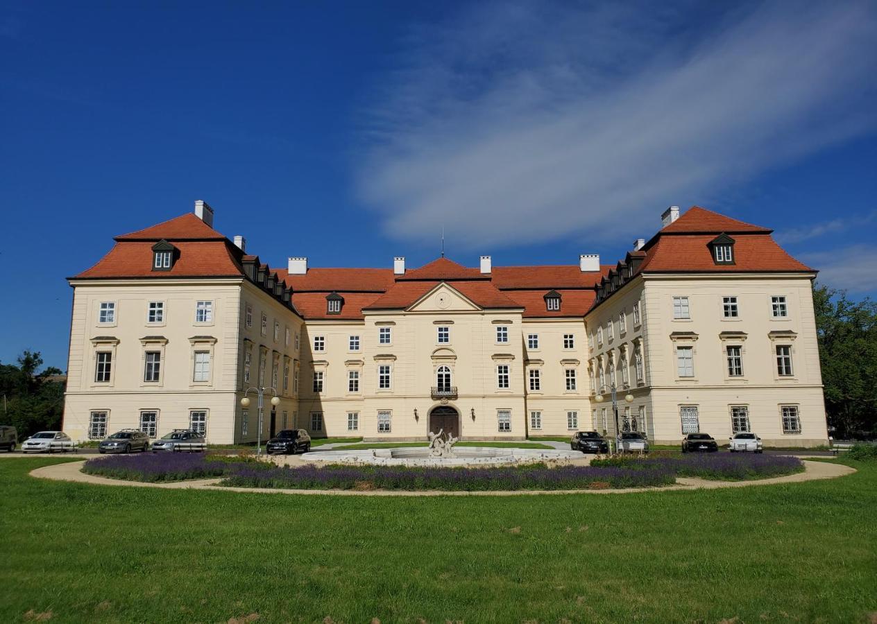 Hotel Zamek Napajedla Extérieur photo