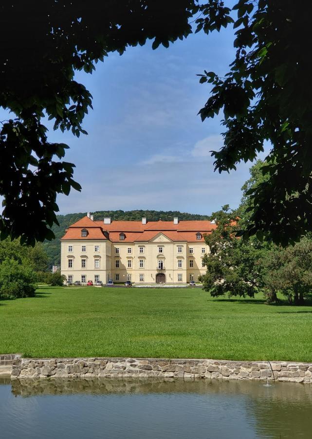 Hotel Zamek Napajedla Extérieur photo